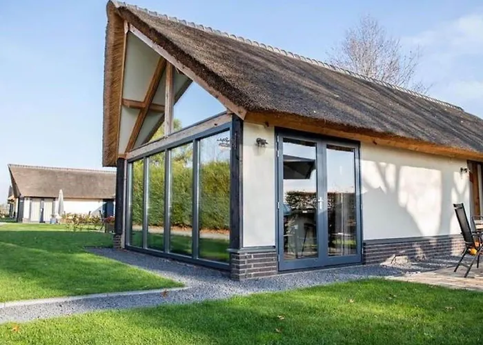 Modern Garden View In Ferienhaus