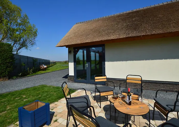 Modern Garden View In Ferienhaus