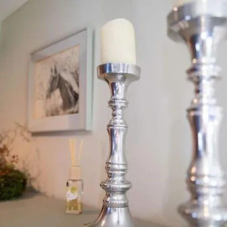 بيت للعطل Modern Garden View In *