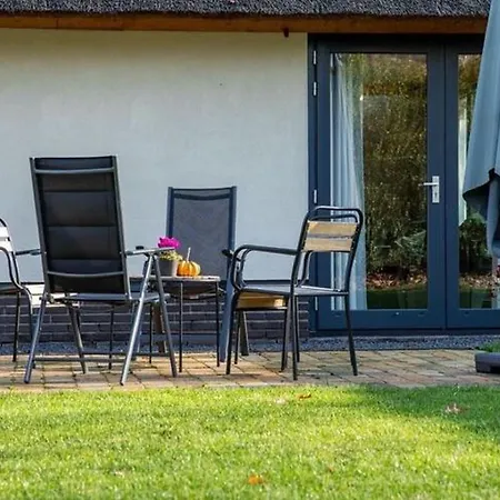 بيت للعطل Modern Garden View In *