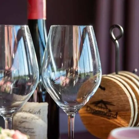 Modern Garden View In بيت للعطل