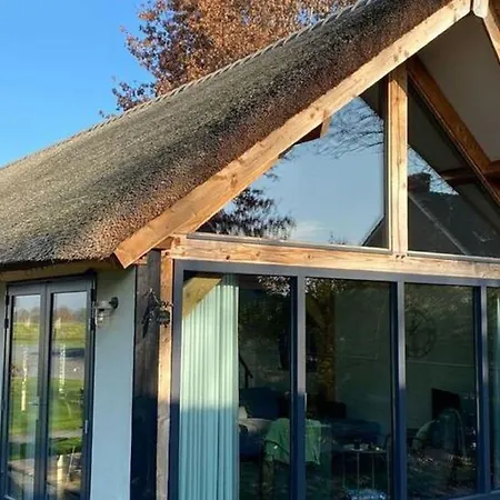 بيت للعطل Modern Garden View In