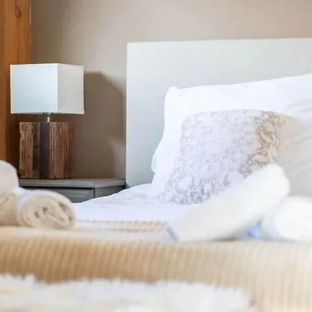 بيت للعطل Modern Garden View In *