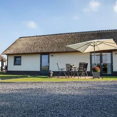 Modern Garden View In بيت للعطل