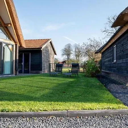 بيت للعطل Modern Garden View In